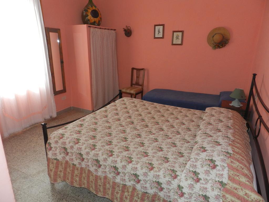 Il Casale Bed and Breakfast Poggibonsi Δωμάτιο φωτογραφία